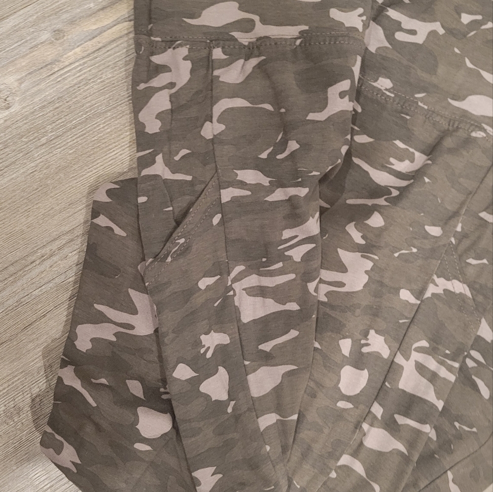 Women's Camo Print Mid-Rise Cotton Cell Phone Side Pocket Leggings Size Large - Picture 7 of 9